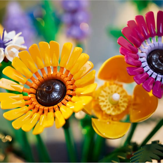 LEGO® Icons Wildflower Bouquet (10313) image 10