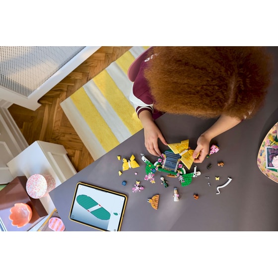 LEGO® Wicked Glinda's Wedding Day (75688) image 3