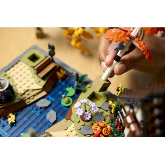 LEGO® Icons Autumn Cottage Garden (11372) image 4