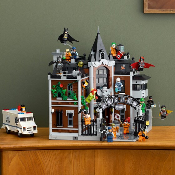LEGO® DC Batman™ Arkham Asylum™ (76300) image 6