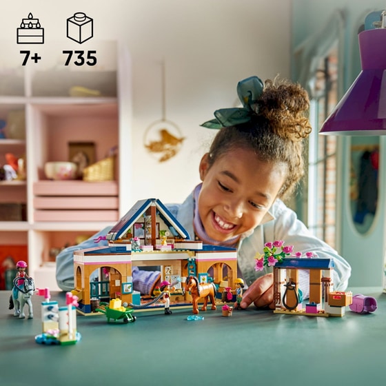 LEGO® Friends Στάβλος Αλόγων και Σχολή Ιππασίας (42688) image 1