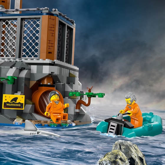LEGO® City Police Prison Island (60419) image 1