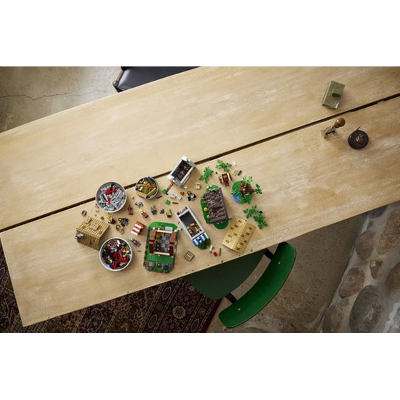 LEGO® Icons Medieval Town Square (10332) image 10
