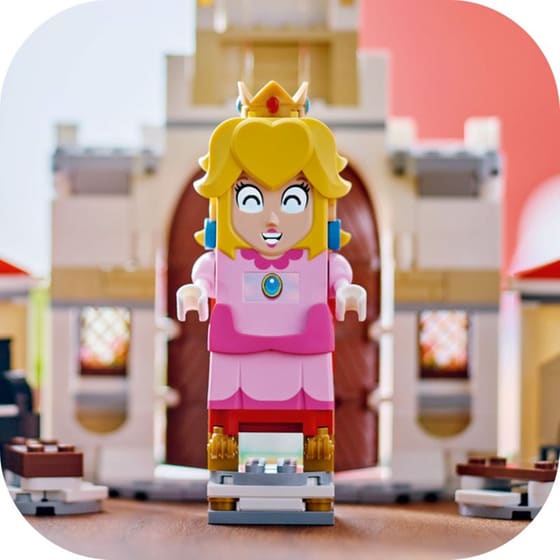 LEGO® Super Mario™ Battle with Roy at Peach's Castle (71435) image 8