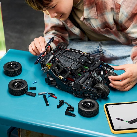 LEGO® Technic Batmobile™ Tumbler (42239) image 14