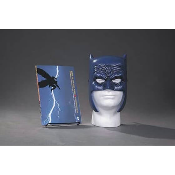 Batman- The Dark Knight Returns Book & Mask Set image 0