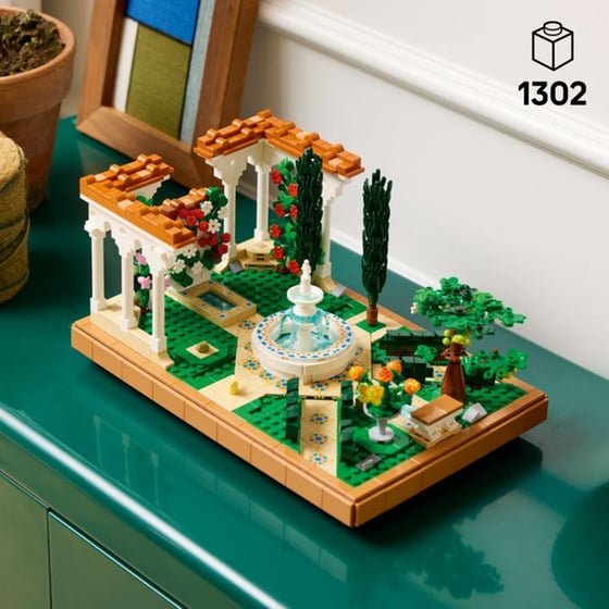 LEGO® Icons Fountain Garden (10359) image 4