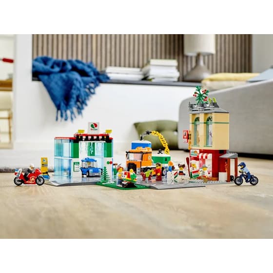 LEGO® City Town Center (60292) image 8