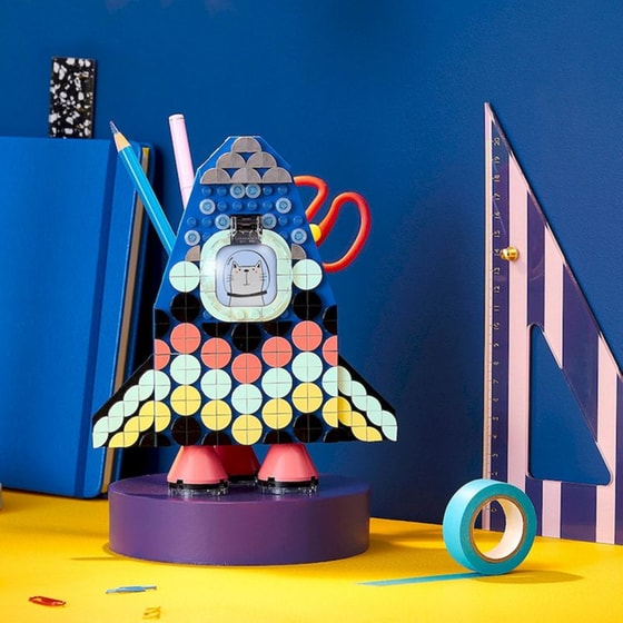 LEGO® Dots Pencil Holder (41936) image 3