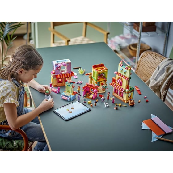 LEGO® Disney The Magical Madrigal House (43245) image 2