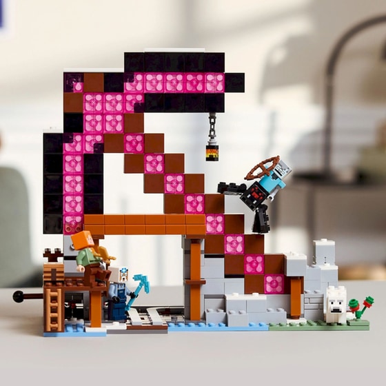 LEGO® Minecraft® The Pickaxe Mine (21277) image 10
