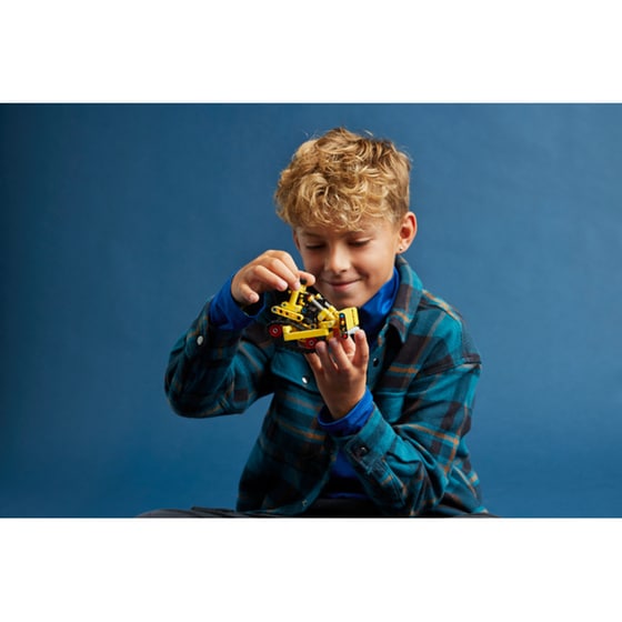 LEGO® Technic Heavy-Duty Bulldozer (42163) image 5