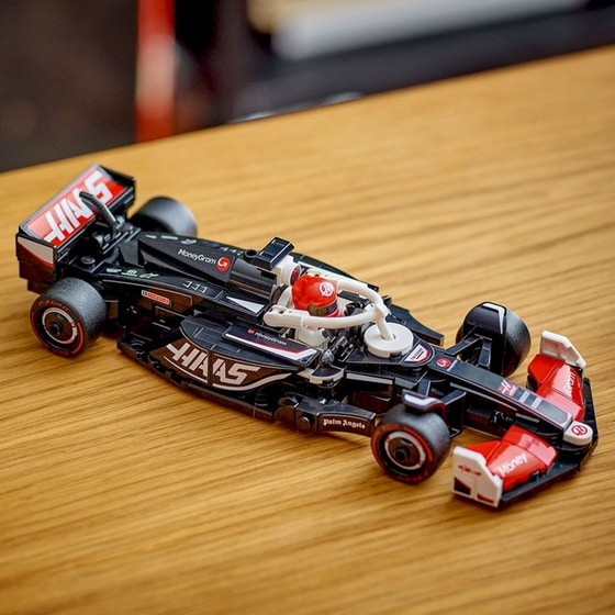 LEGO® Speed Champions MoneyGram Haas F1® Team VF-24 (77250) image 4