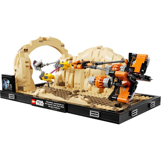 LEGO® Star Wars Mos Espa Podrace™ Diorama (75380) image 1