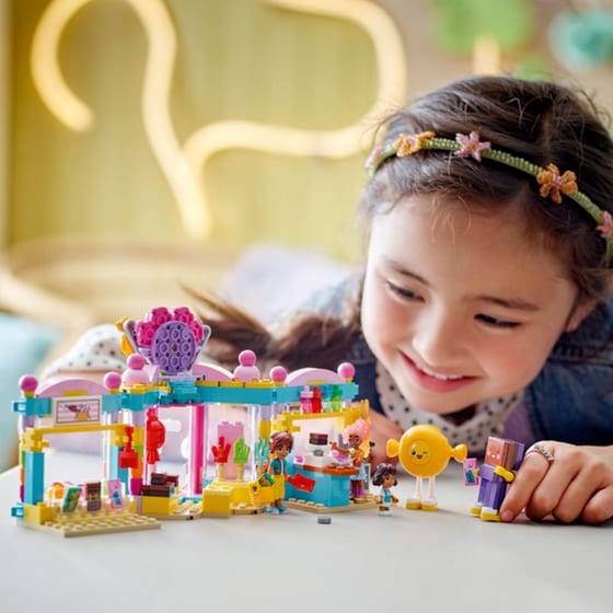 LEGO® Friends Heartlake City Candy Store (42649) image 10