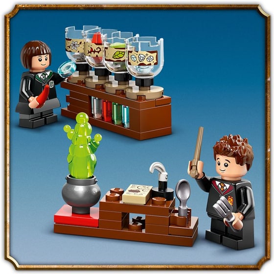 LEGO® Harry Potter Hogwarts™ Castle: Potions Class (76431) image 9