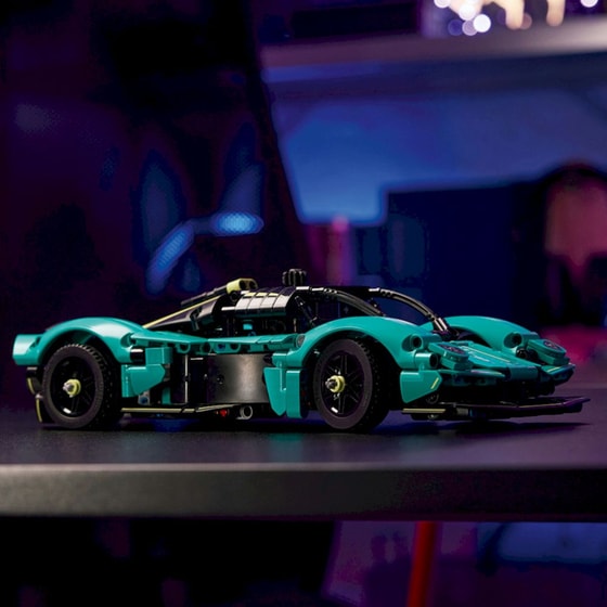 LEGO® Technic Aston Martin Valkyrie (42208) image 9