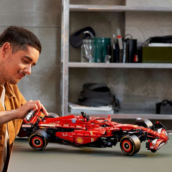 LEGO® Technic Ferrari SF-24 F1® (42207) image 8