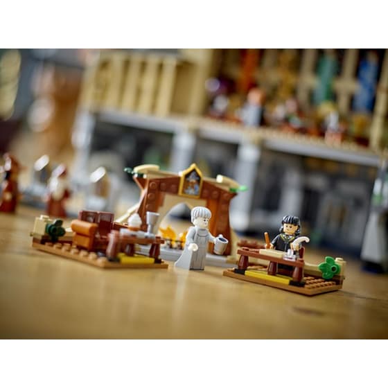 LEGO® Harry Potter Hogwarts™ Castle: The Great Hall (76435) image 6