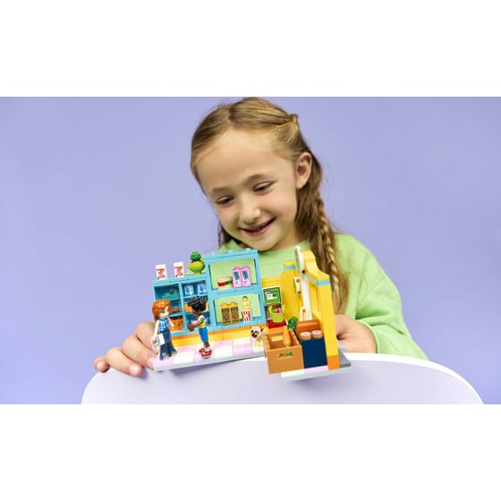LEGO® Friends Heartlake City Convenience Store (42680) image 5