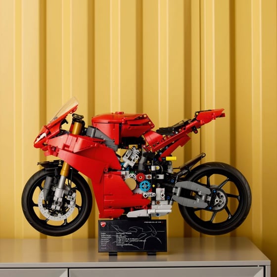 LEGO® Technic Ducati Panigale V4 S Motorcycle (42202) image 7