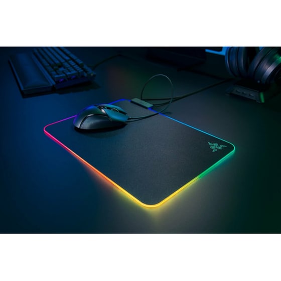 Razer Firefly V2 Gaming Mouse Pad Medium 335mm με RGB Φωτισμό Μαύρο image 2