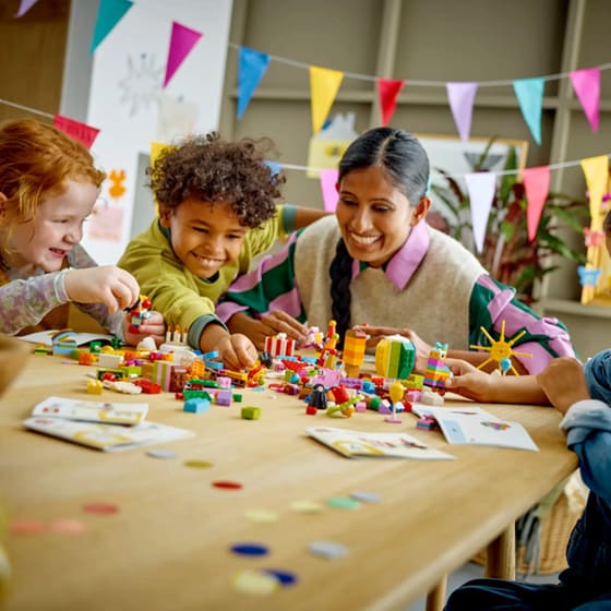 LEGO® Classic Party Box (11029) image 11