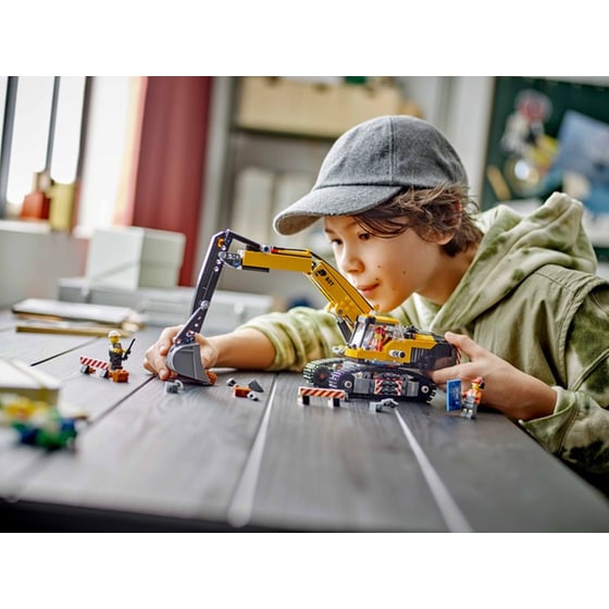 LEGO® City Yellow Construction Excavator (60420) image 5