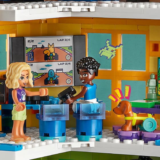 LEGO® Friends Heartlake City Community Center (41748) image 6