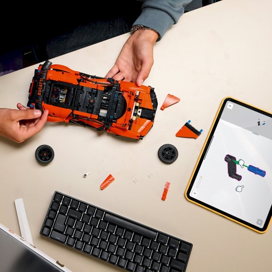 LEGO® Technic Bugatti Chiron Pur Sport Hypercar (42222) image 4