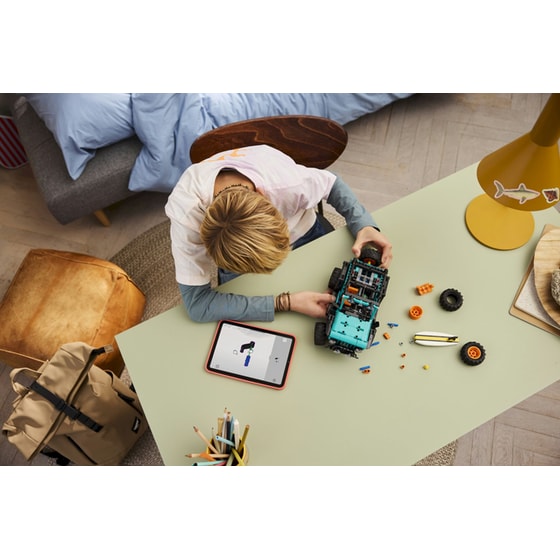 LEGO® Technic Jeep® Wrangler Rubicon SUV (42227) image 5