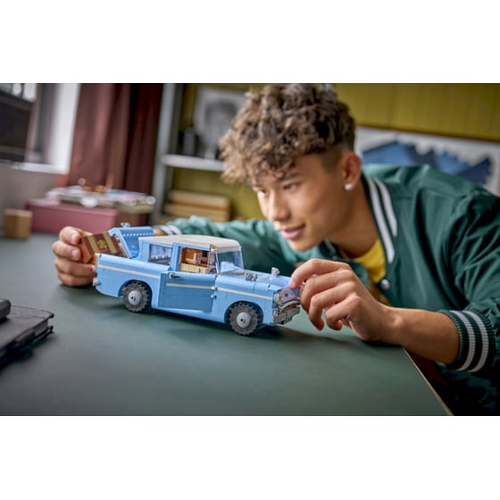 LEGO® Harry Potter Enchanted Flying Ford Anglia™ (76470) image 5