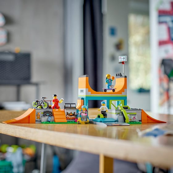 LEGO® City Street Skate Park (60364) image 1