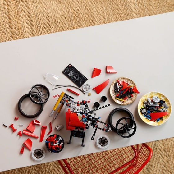 LEGO® Technic Ducati Panigale V4 S Motorcycle (42202) image 3