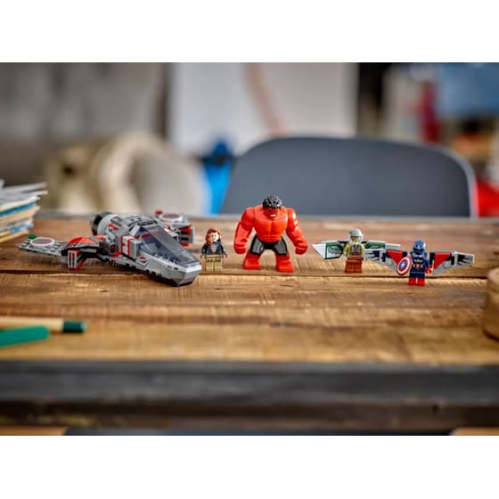 LEGO® Captain America vs. Red Hulk Battle (76292) image 7