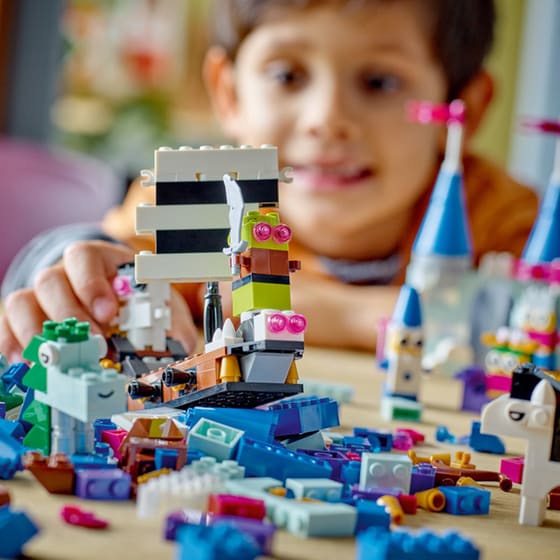 LEGO® Classic Creative Fantasy Universe (11033) image 6