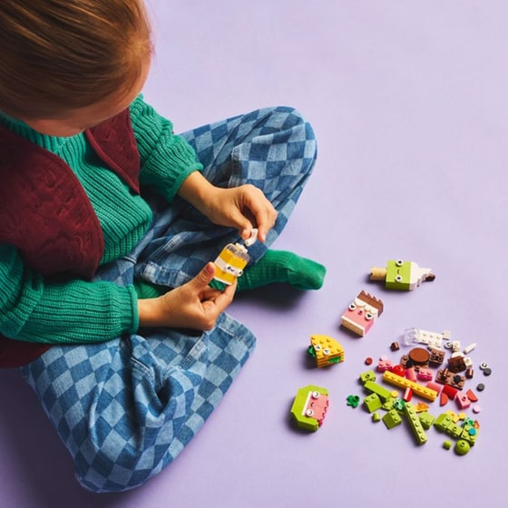 LEGO® Classic Creative Food Friends (11039) image 9