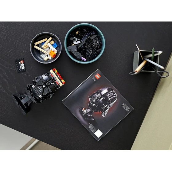 LEGO® Star Wars Darth Vader™ Helmet (75304) image 7