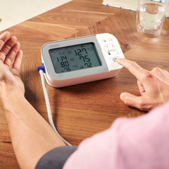 Ψηφιακό Πιεσόμετρο Omron Μπράτσου X7 Smart HEM-7361T-ESL με Bluetooth και Ανίχνευση Αρρυθμίας Λευκό image 4