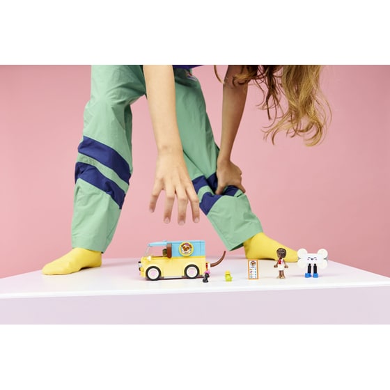 LEGO® Friends Pet Accessories Van (42678) image 5