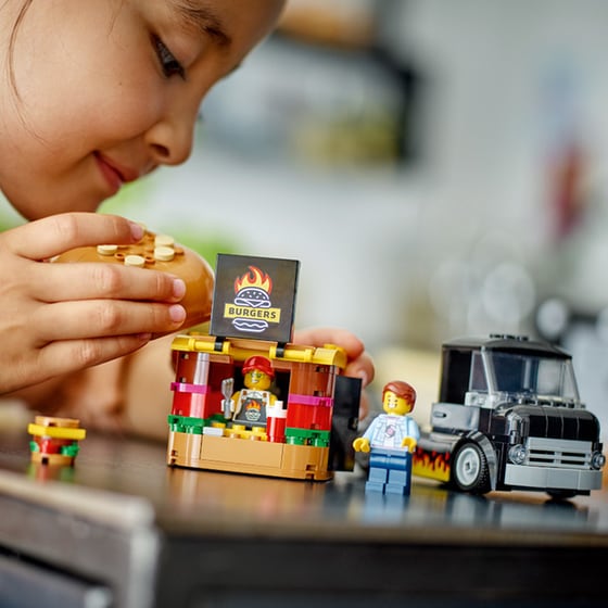 LEGO® City Burger Truck (60404) image 7