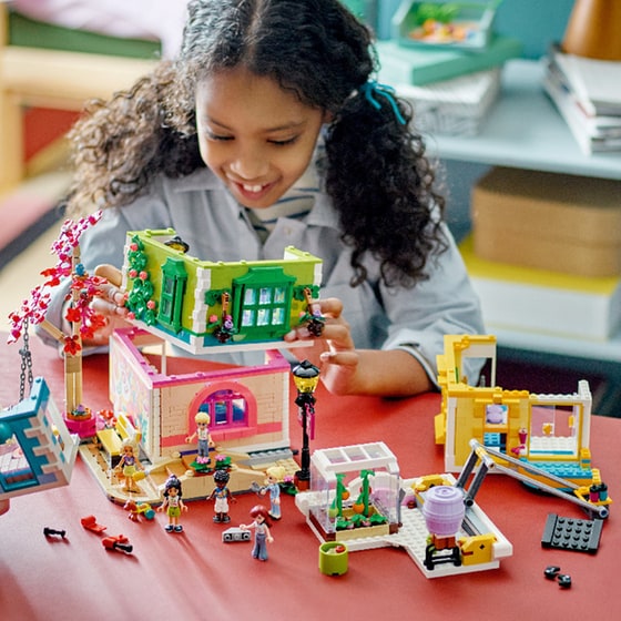 LEGO® Friends Heartlake City Community Center (41748) image 3
