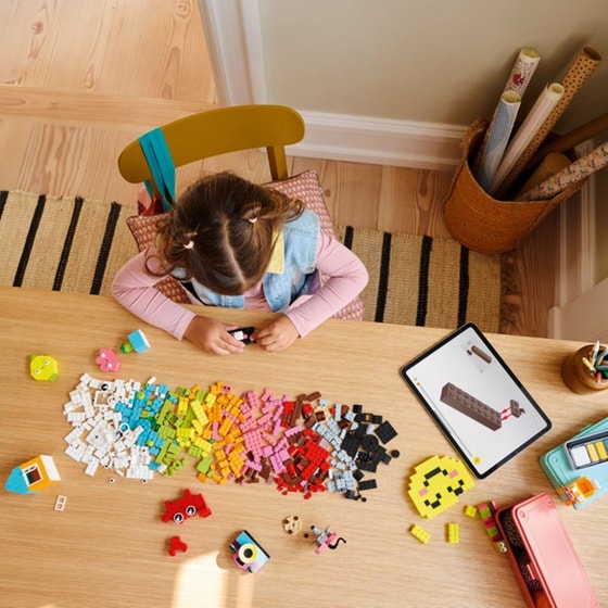 LEGO® Classic Creative Happy Box (11042) image 9