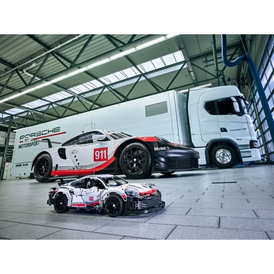 LEGO® Technic Porsche 911 RSR (42096) image 8