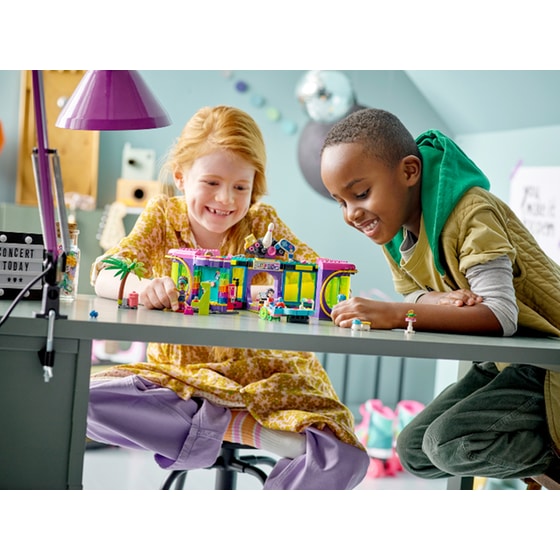 LEGO® Friends Roller Disco Arcade (41708) image 8