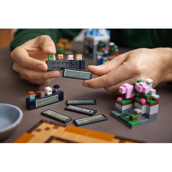 LEGO® Minecraft The Crafting Table (21265) image 7