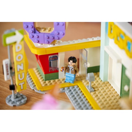 LEGO® Ideas BTS Dynamite (21339) image 12