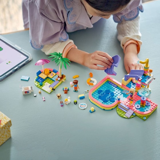 LEGO® Friends Διασκέδαση στο Πάρκο με τις Νεροτσουλήθρες (42676) image 14