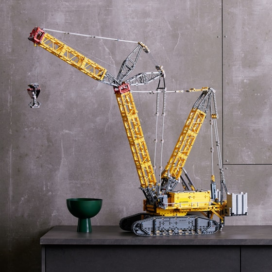 LEGO® Technic Liebherr Crawler Crane LR 13000 (42146) image 4