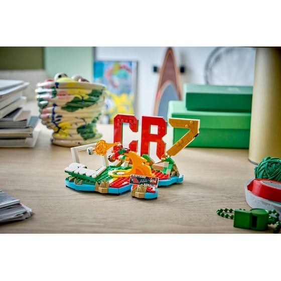 LEGO® Edition Football Cristiano Ronaldo (43012) image 9